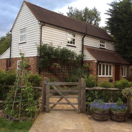 The Barn At Woodview Bed and Breakfast Hildenborough Exteriör bild