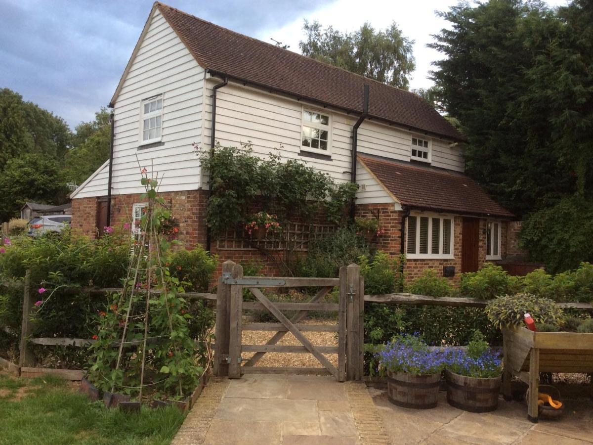 The Barn At Woodview Bed and Breakfast Hildenborough Exteriör bild